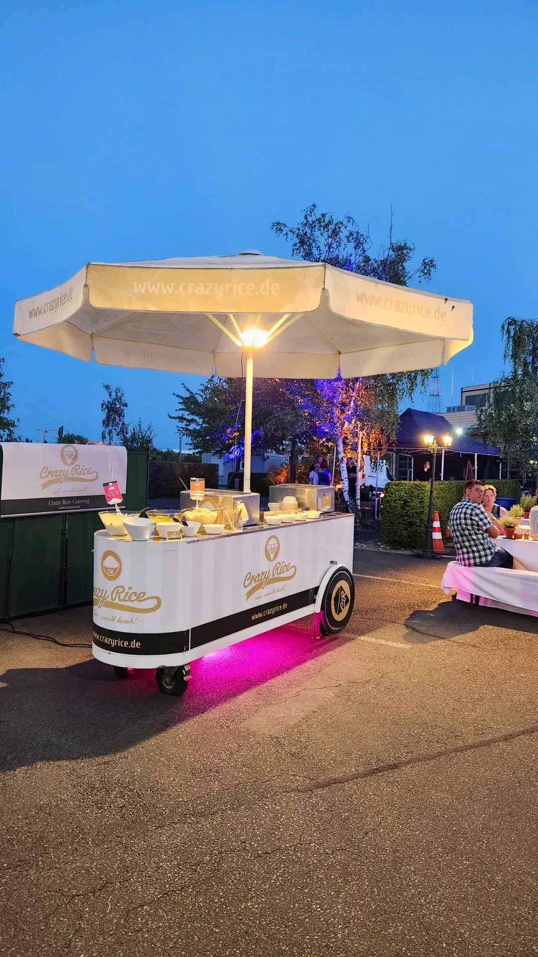Der Crazy Rice Foodtruck im Einsatz – stylisches Catering-Mobil für Events, Firmenfeiern und Hochzeiten in Leipzig