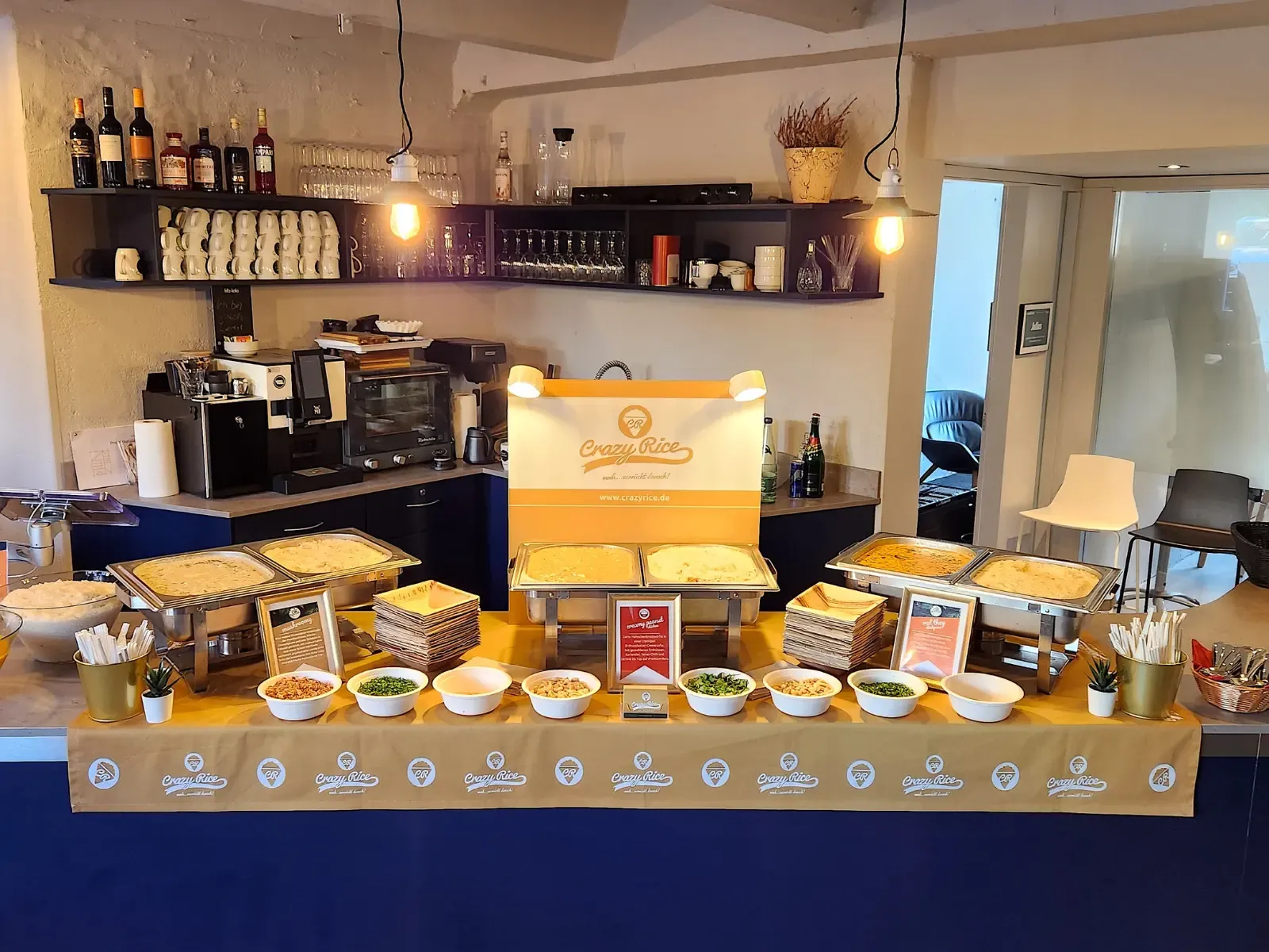Das Crazy Rice Buffet mit allen Details, Toppings, Musik, elegante Anrichtung und allen Vorteilen
