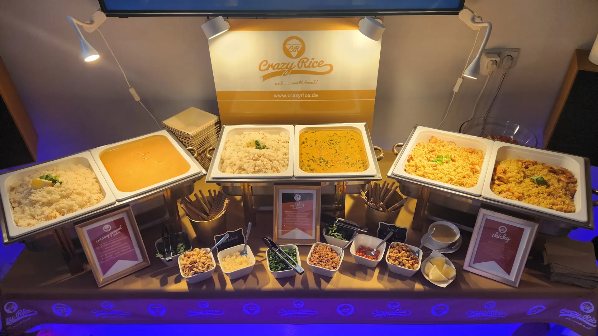 Das Crazy Rice Buffet mit allen Details, Toppings, Musik, elegante Anrichtung und allen Vorteilen