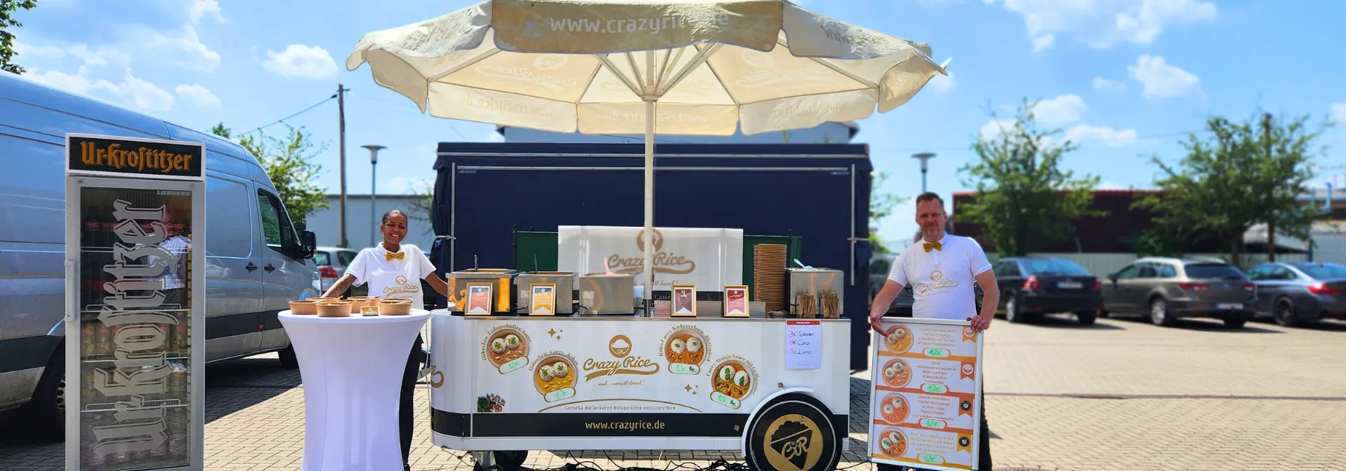 Servicepersonal von Crazy Rice am Foodtruck „Crazy Rice Mobil“ auf Sportfestival in Leipzig